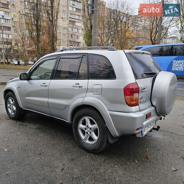Внедорожник / Кроссовер Toyota RAV4 2001 в Киеве