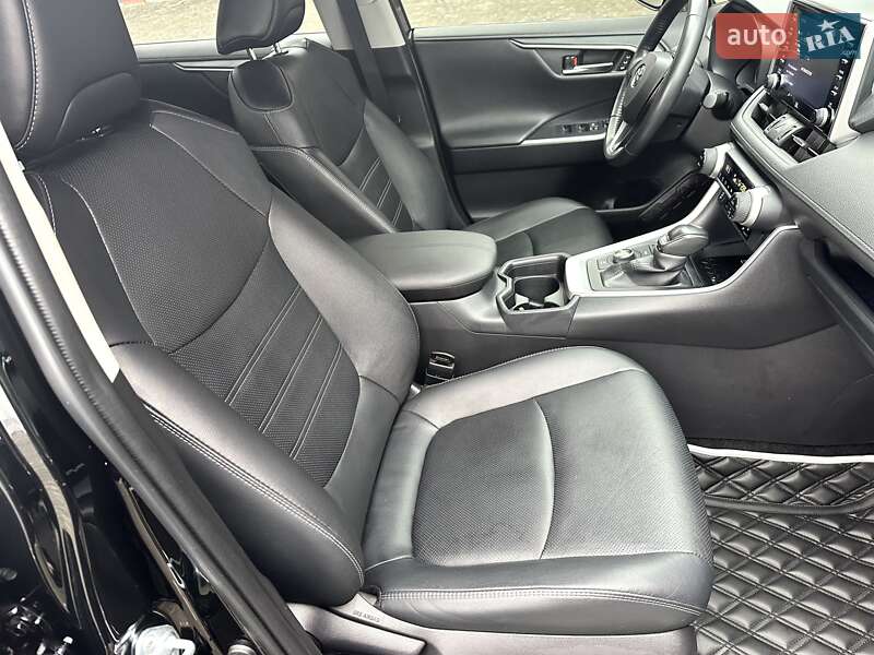 Внедорожник / Кроссовер Toyota RAV4 2021 в Днепре