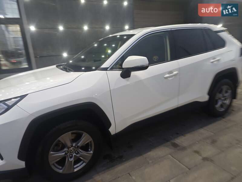 Внедорожник / Кроссовер Toyota RAV4 2022 в Харькове