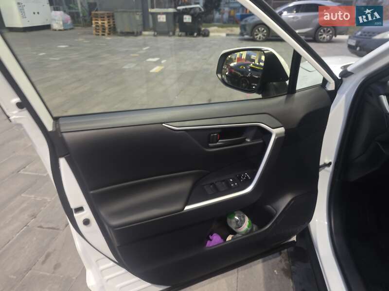 Внедорожник / Кроссовер Toyota RAV4 2022 в Харькове