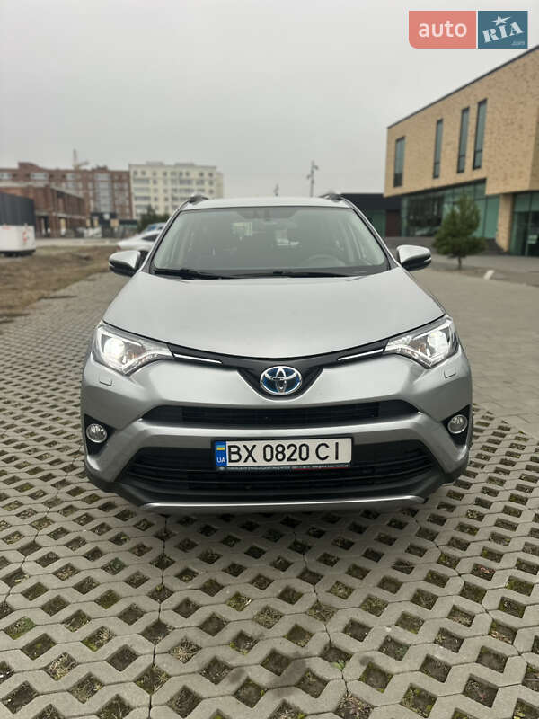 Внедорожник / Кроссовер Toyota RAV4 2018 в Хмельницком