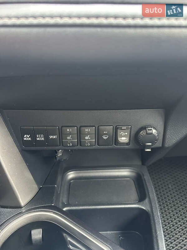 Внедорожник / Кроссовер Toyota RAV4 2018 в Хмельницком