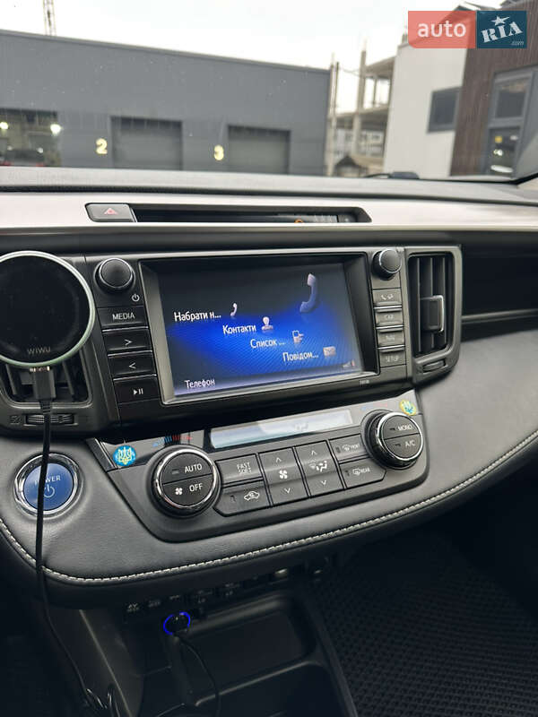 Внедорожник / Кроссовер Toyota RAV4 2018 в Хмельницком