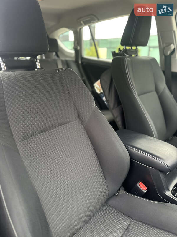 Внедорожник / Кроссовер Toyota RAV4 2018 в Хмельницком