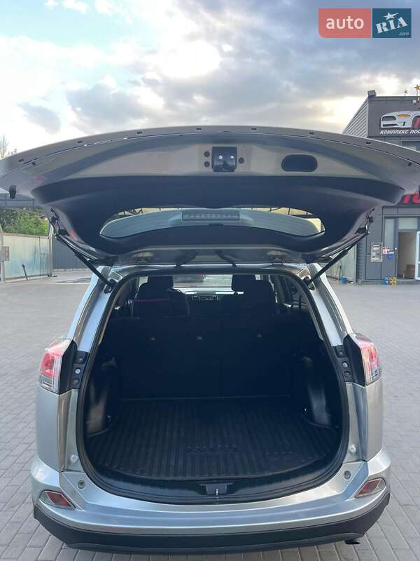 Внедорожник / Кроссовер Toyota RAV4 2018 в Бережанах