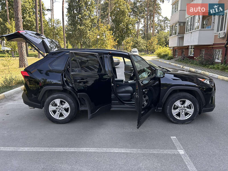 Позашляховик / Кросовер Toyota RAV4 2019 в Києві