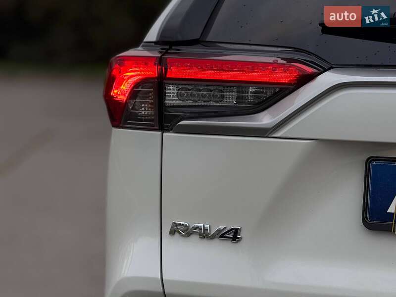 Позашляховик / Кросовер Toyota RAV4 2019 в Кривому Розі