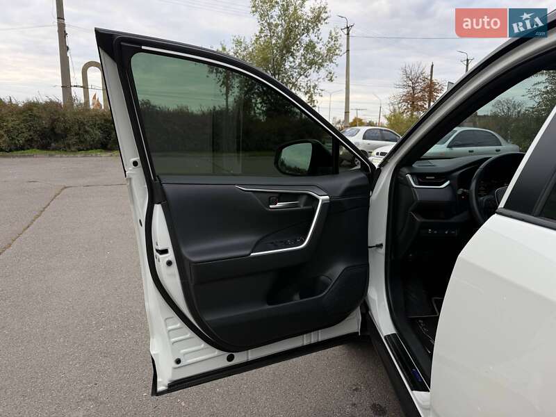 Позашляховик / Кросовер Toyota RAV4 2019 в Кривому Розі