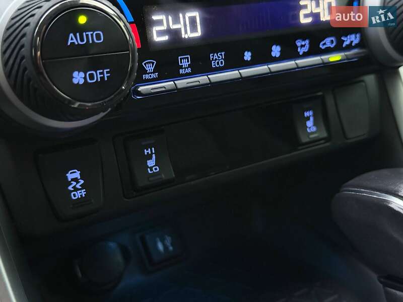 Позашляховик / Кросовер Toyota RAV4 2019 в Кривому Розі