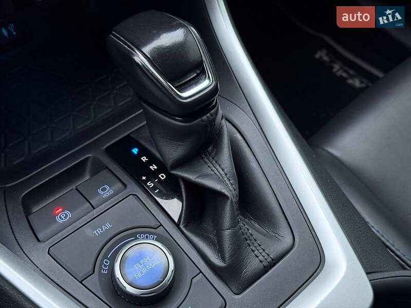 Позашляховик / Кросовер Toyota RAV4 2019 в Кривому Розі