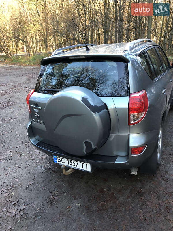 Позашляховик / Кросовер Toyota RAV4 2006 в Львові