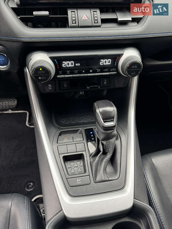 Внедорожник / Кроссовер Toyota RAV4 2018 в Киеве фото 42 Внедорожник / Кроссовер Toyota RAV4 2018 в Киеве