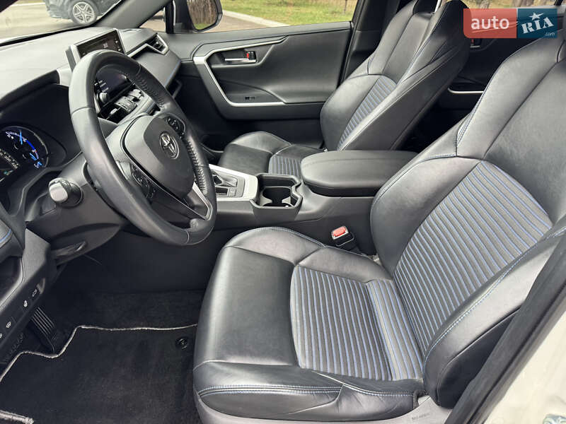 Внедорожник / Кроссовер Toyota RAV4 2018 в Киеве фото 39 Внедорожник / Кроссовер Toyota RAV4 2018 в Киеве