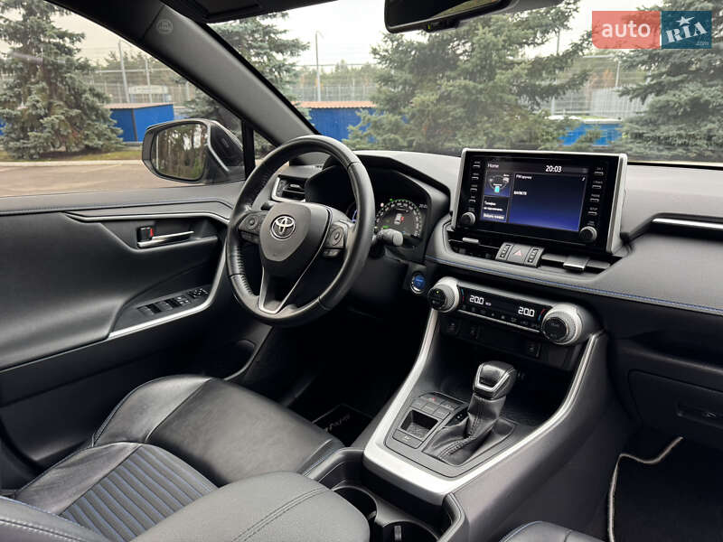 Внедорожник / Кроссовер Toyota RAV4 2018 в Киеве фото 57 Внедорожник / Кроссовер Toyota RAV4 2018 в Киеве