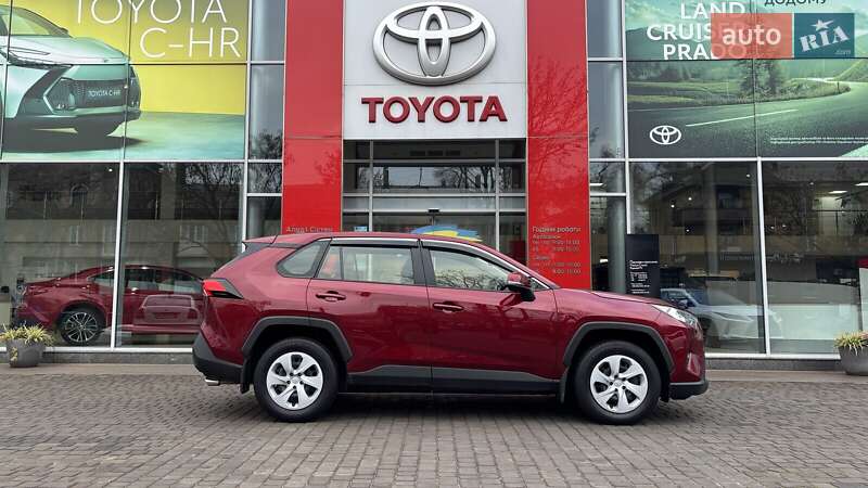 Внедорожник / Кроссовер Toyota RAV4 2019 в Кривом Роге