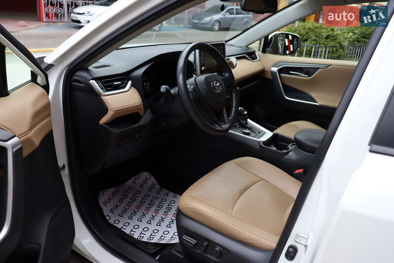 Позашляховик / Кросовер Toyota RAV4 2020 в Львові фото 14 Позашляховик / Кросовер Toyota RAV4 2020 в Львові