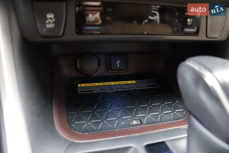 Позашляховик / Кросовер Toyota RAV4 2020 в Львові фото 29 Позашляховик / Кросовер Toyota RAV4 2020 в Львові