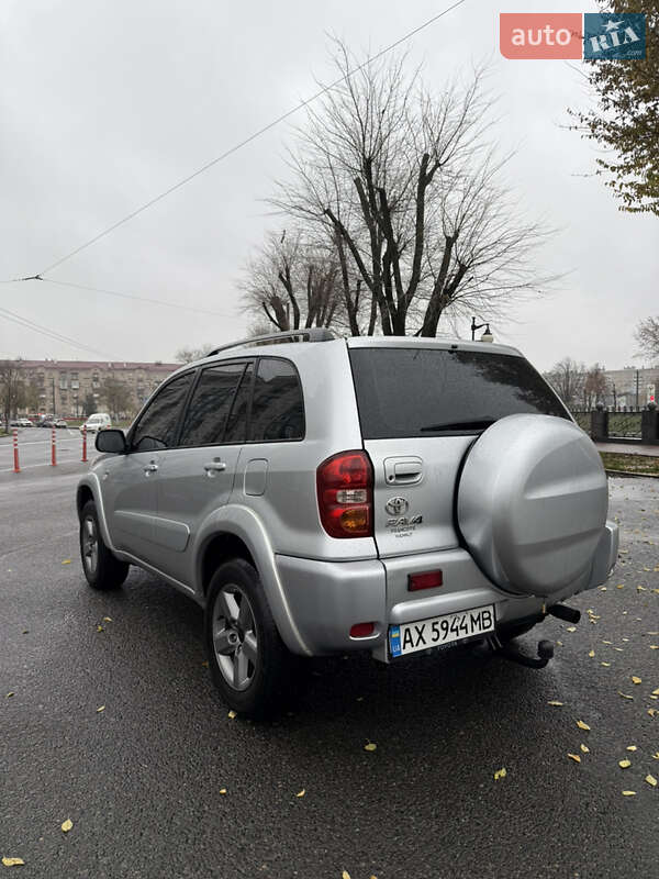 Внедорожник / Кроссовер Toyota RAV4 2005 в Харькове