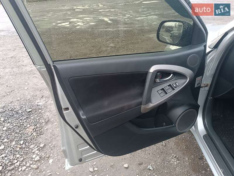 Внедорожник / Кроссовер Toyota RAV4 2007 в Шумске