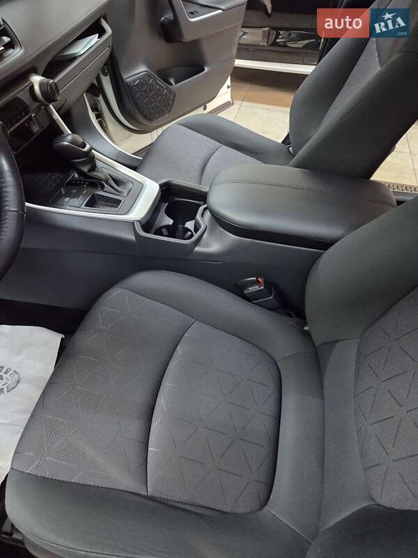 Внедорожник / Кроссовер Toyota RAV4 2019 в Харькове фото 10 Внедорожник / Кроссовер Toyota RAV4 2019 в Харькове