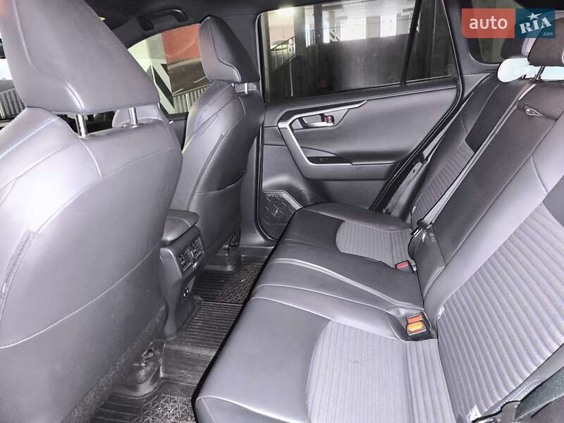 Внедорожник / Кроссовер Toyota RAV4 2019 в Киеве фото 25 Внедорожник / Кроссовер Toyota RAV4 2019 в Киеве