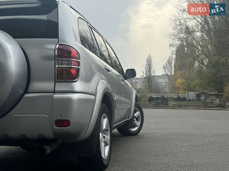 Позашляховик / Кросовер Toyota RAV4 2004 в Одесі