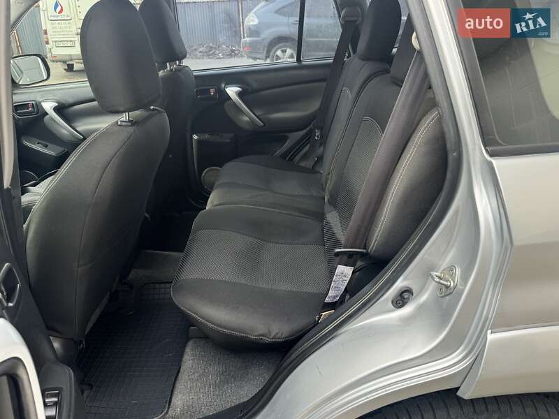 Позашляховик / Кросовер Toyota RAV4 2004 в Одесі