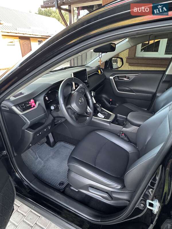 Позашляховик / Кросовер Toyota RAV4 2020 в Коростені