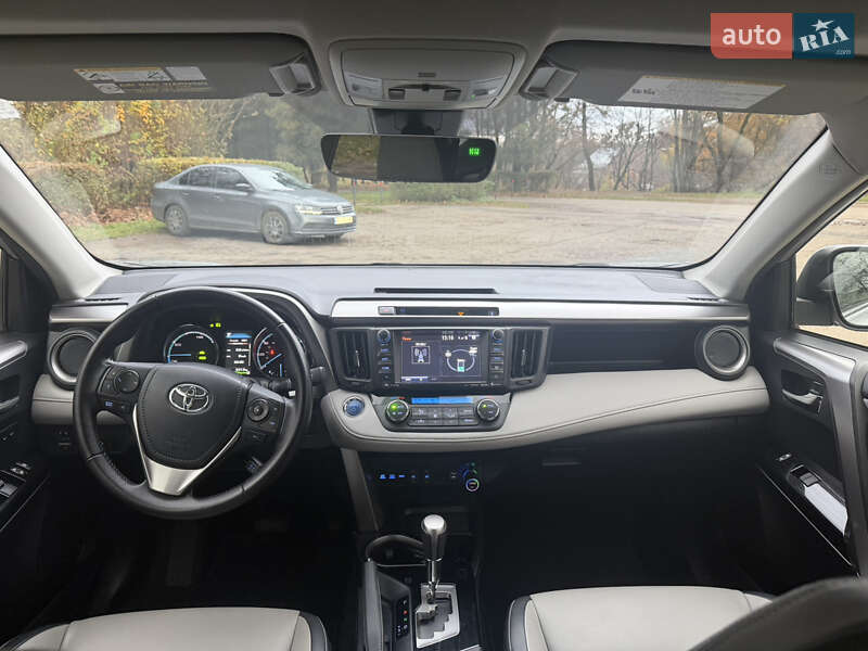 Внедорожник / Кроссовер Toyota RAV4 2016 в Львове