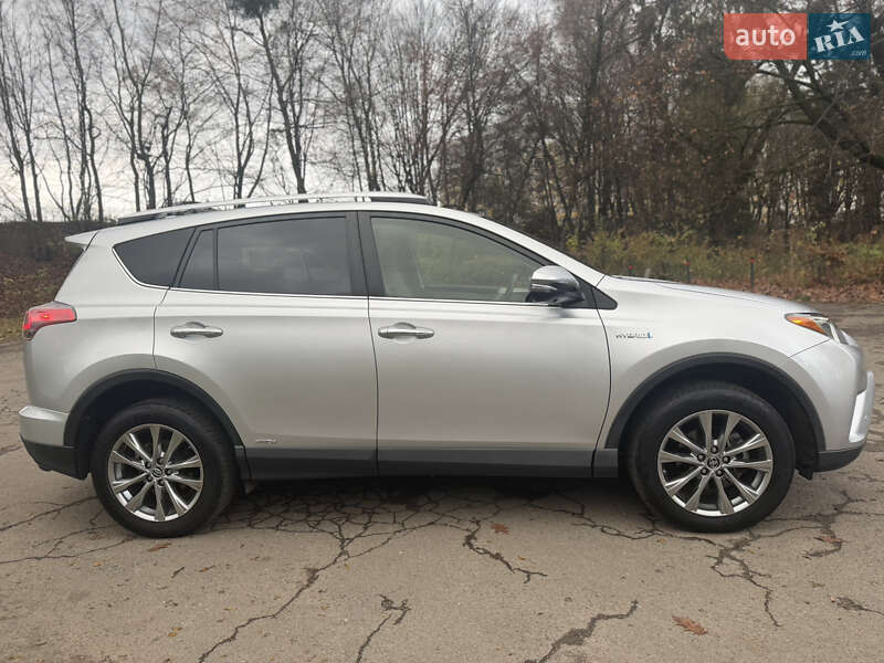 Внедорожник / Кроссовер Toyota RAV4 2016 в Львове