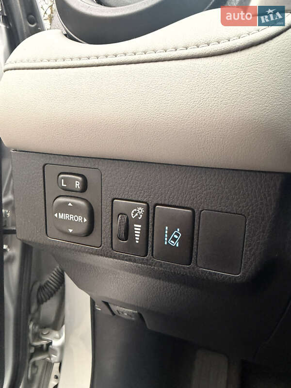 Внедорожник / Кроссовер Toyota RAV4 2016 в Львове