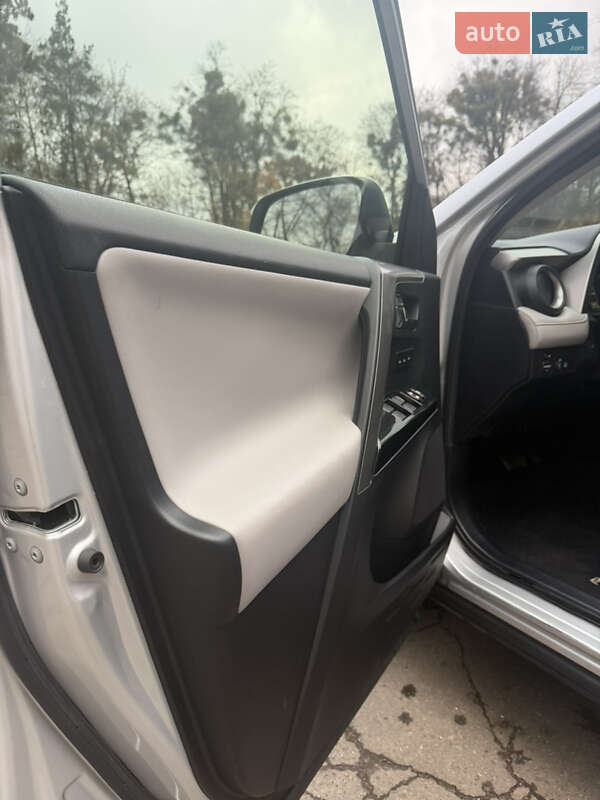 Внедорожник / Кроссовер Toyota RAV4 2016 в Львове