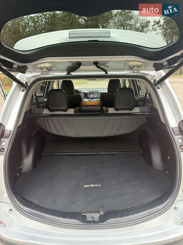Внедорожник / Кроссовер Toyota RAV4 2016 в Львове