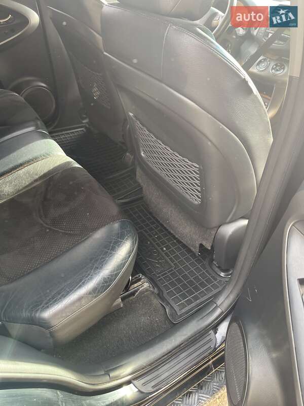 Внедорожник / Кроссовер Toyota RAV4 2011 в Богородчанах