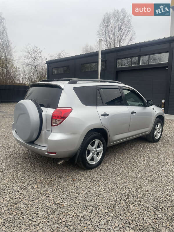 Внедорожник / Кроссовер Toyota RAV4 2008 в Коростене