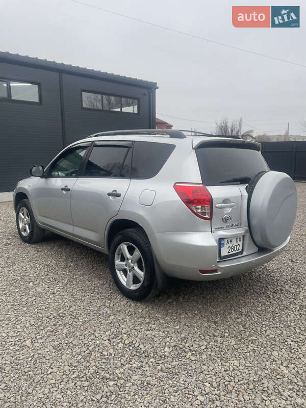 Внедорожник / Кроссовер Toyota RAV4 2008 в Коростене