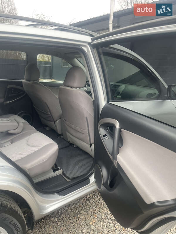 Внедорожник / Кроссовер Toyota RAV4 2008 в Коростене