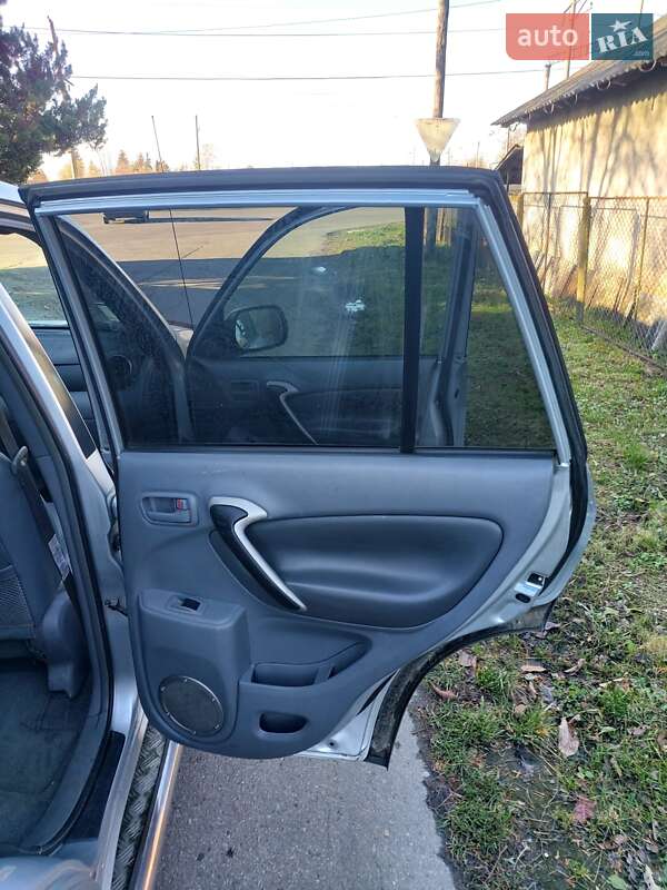 Внедорожник / Кроссовер Toyota RAV4 2001 в Стрые