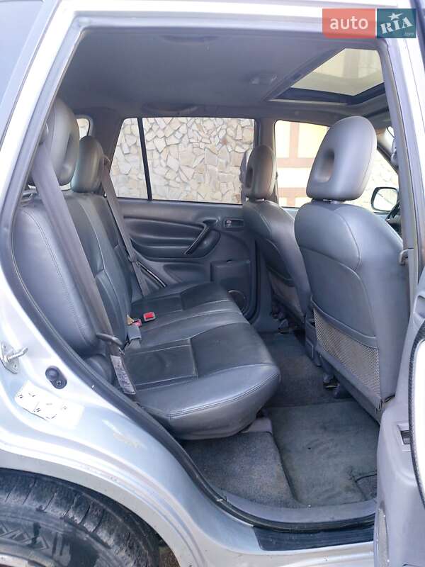 Внедорожник / Кроссовер Toyota RAV4 2001 в Стрые