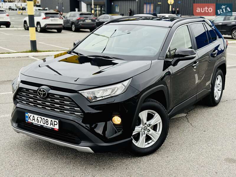 Позашляховик / Кросовер Toyota RAV4 2020 в Києві
