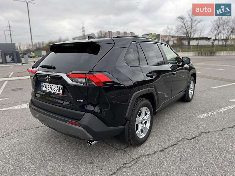 Позашляховик / Кросовер Toyota RAV4 2020 в Києві