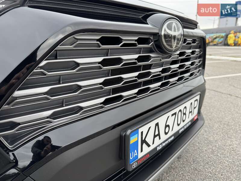 Позашляховик / Кросовер Toyota RAV4 2020 в Києві