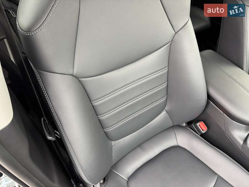 Позашляховик / Кросовер Toyota RAV4 2020 в Києві