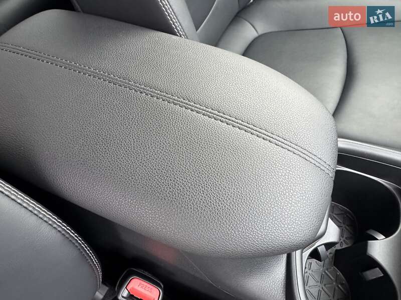 Позашляховик / Кросовер Toyota RAV4 2020 в Києві