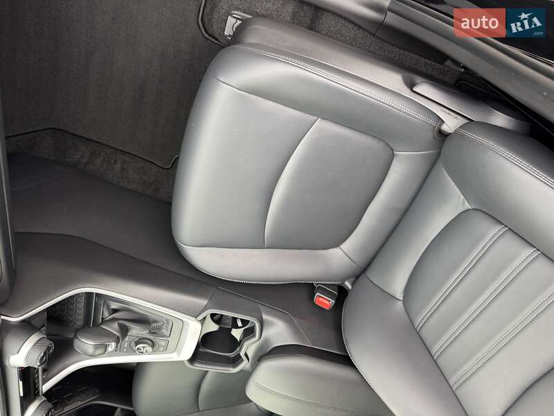 Позашляховик / Кросовер Toyota RAV4 2020 в Києві