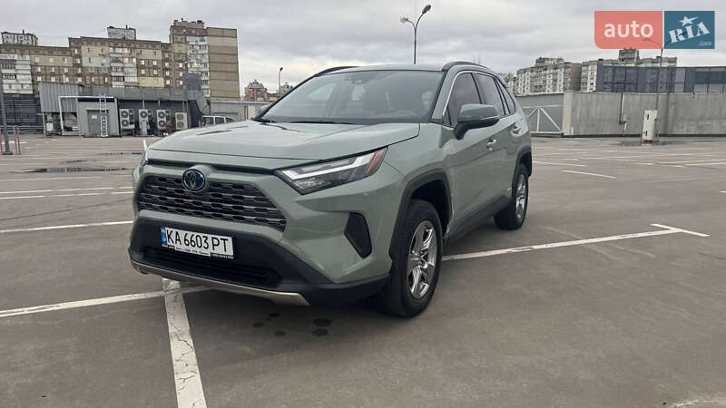 Внедорожник / Кроссовер Toyota RAV4 2022 в Киеве