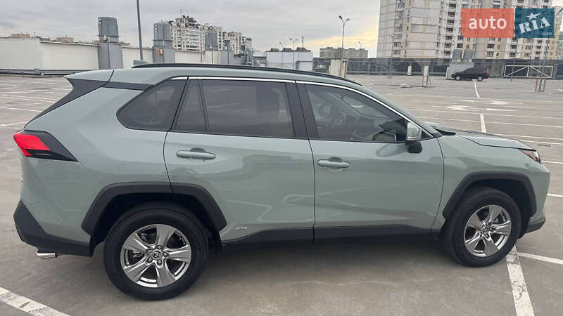 Внедорожник / Кроссовер Toyota RAV4 2022 в Киеве