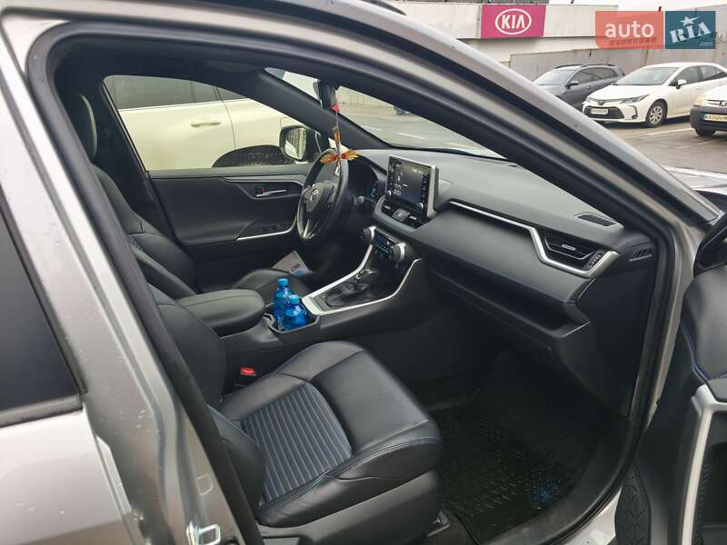 Внедорожник / Кроссовер Toyota RAV4 2019 в Киеве фото 6 Внедорожник / Кроссовер Toyota RAV4 2019 в Киеве