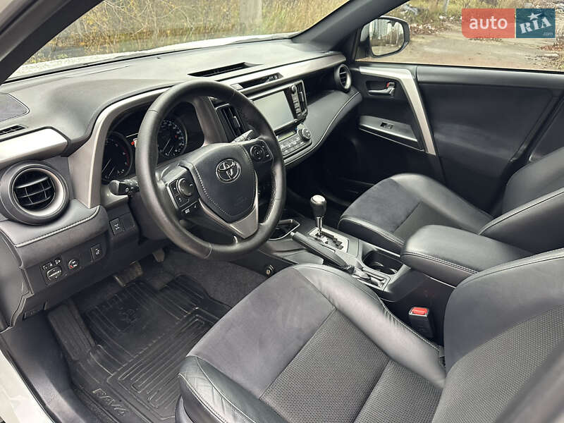 Внедорожник / Кроссовер Toyota RAV4 2016 в Киеве