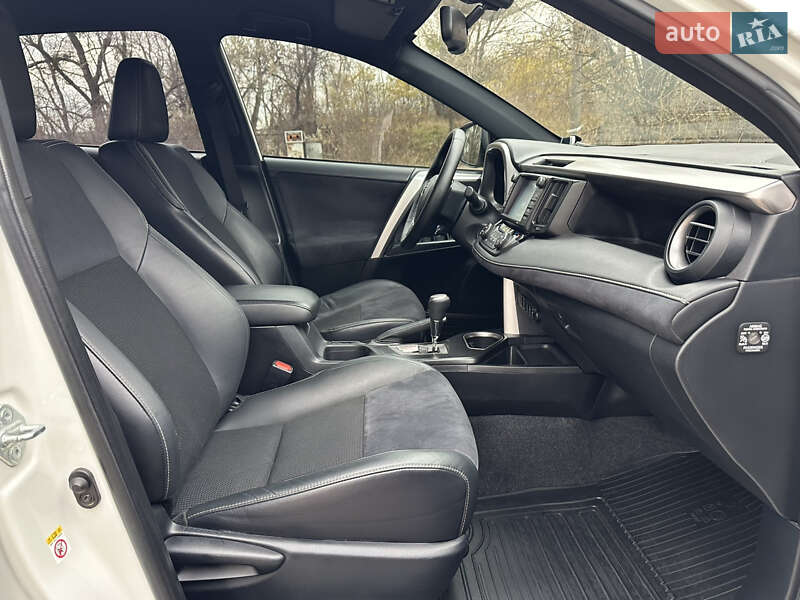 Внедорожник / Кроссовер Toyota RAV4 2016 в Киеве